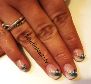 French Blanche - Paillette et Nail Art